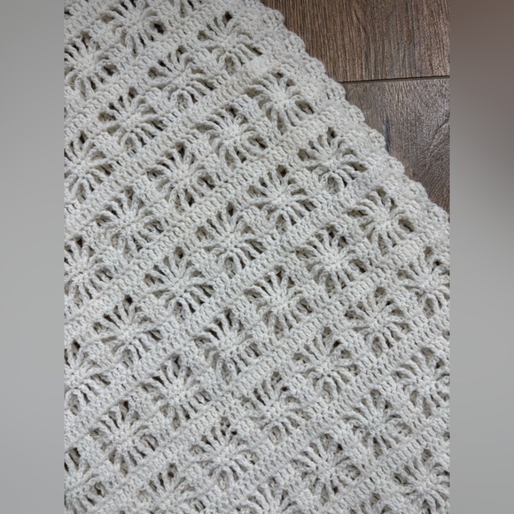 Hand Knit Wool Lace Pattern Scarf Wrap White Cream Wedding Cottagecore Hygge - Picture 7 of 10